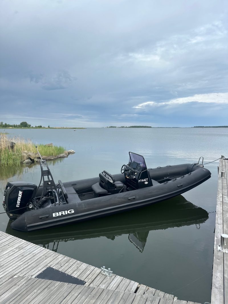 Brig Navigator 700 + Evinrude G2 225 -20 - Image 2