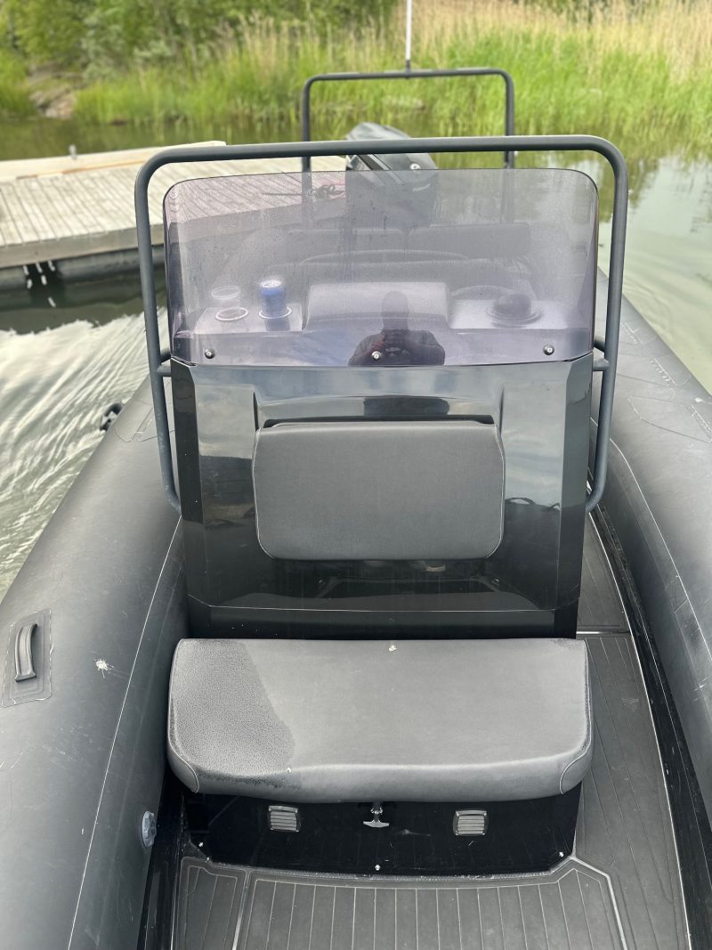 Brig Navigator 700 + Evinrude G2 225 -20 - Image 4
