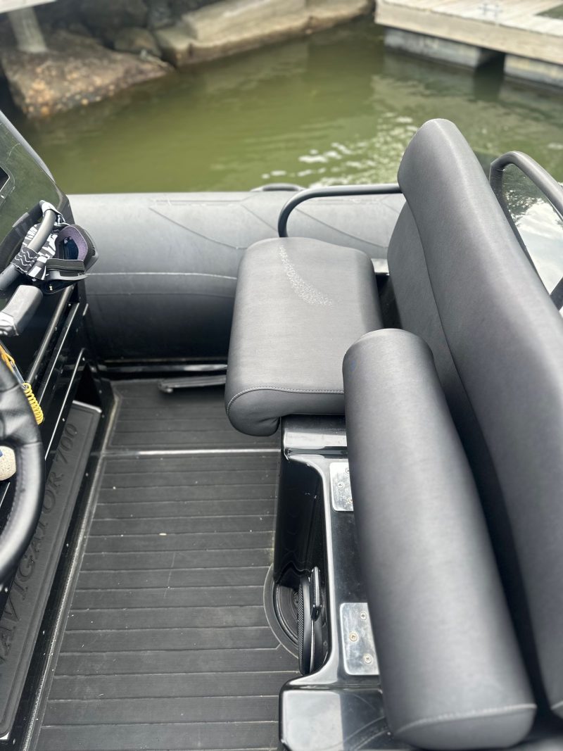 Brig Navigator 700 + Evinrude G2 225 -20 - Image 9