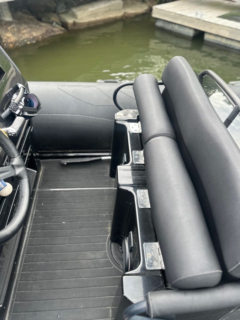 Brig Navigator 700 + Evinrude G2 225 -20 - Image 10